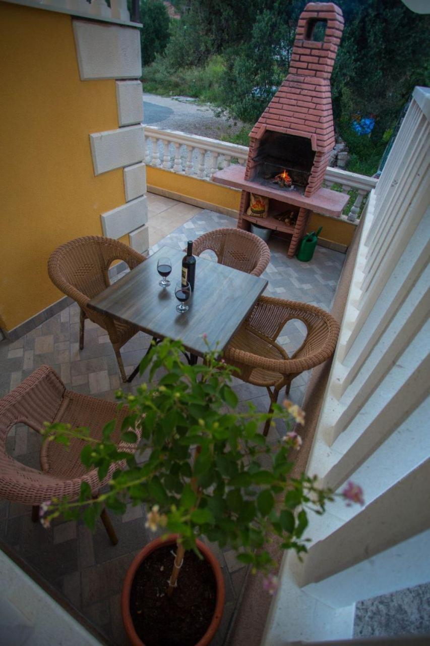 Apartments Dami - 100M From The Sea Оребич Экстерьер фото
